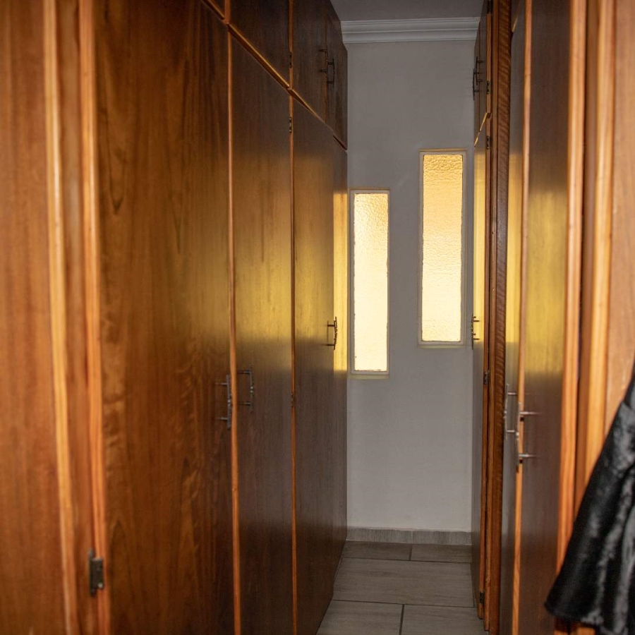 4 Bedroom Property for Sale in Heilbron Free State